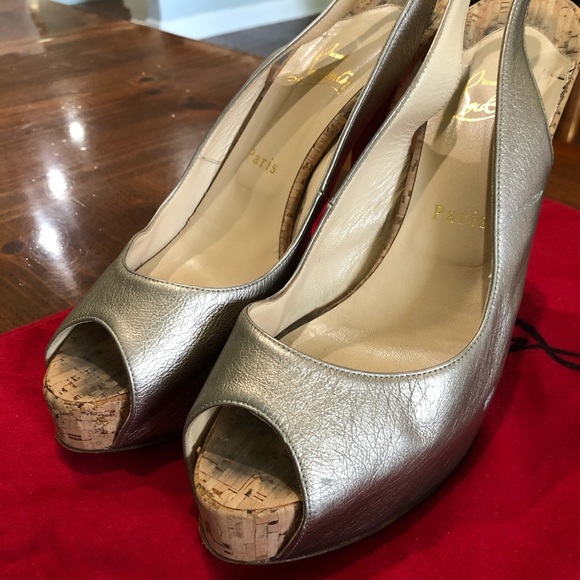 Christian Louboutin Gold Leather Peep Toe Cork - Picture 3 of 16